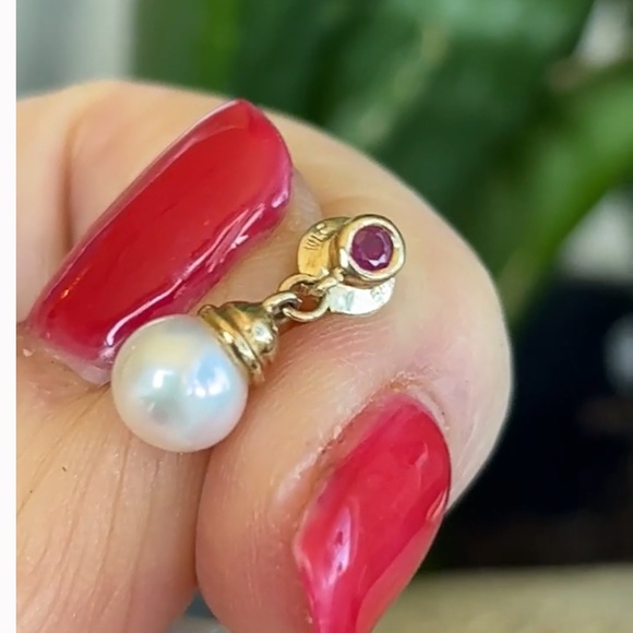 Wow! Gorgeous 14 karat gold, Ruby, and Pearl  Small Petite Dangle Drop Earrings - Picture 2 of 7